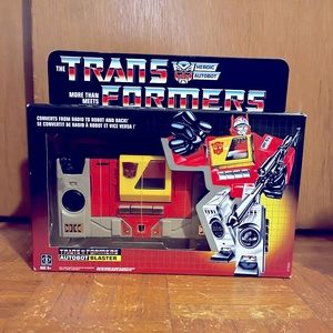 Hasbro retro Transformers Autobot G1 Blaster Radio Collectible NEW IN BOX